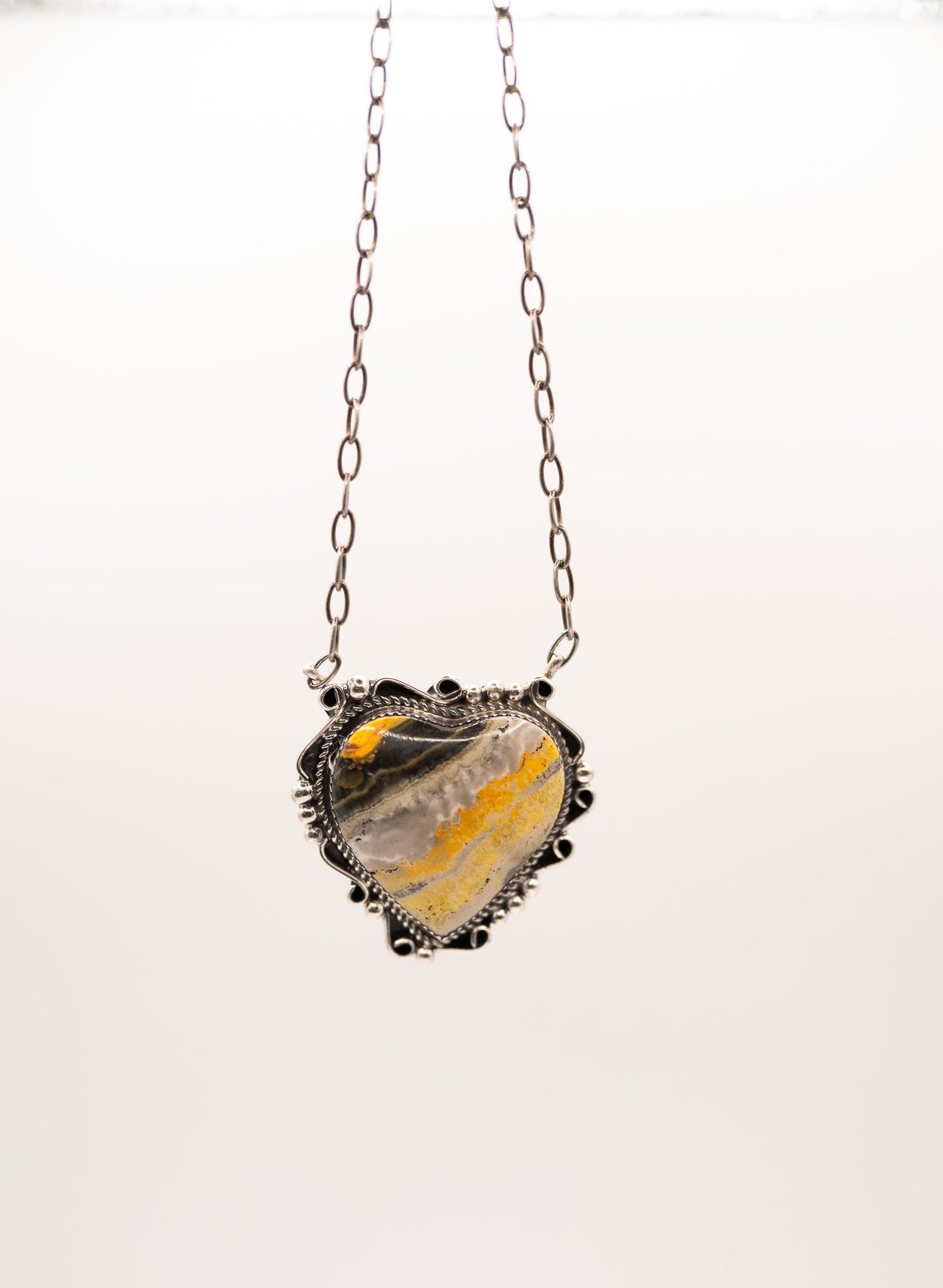 Bumble bee jasper heart stone fixed chain necklace